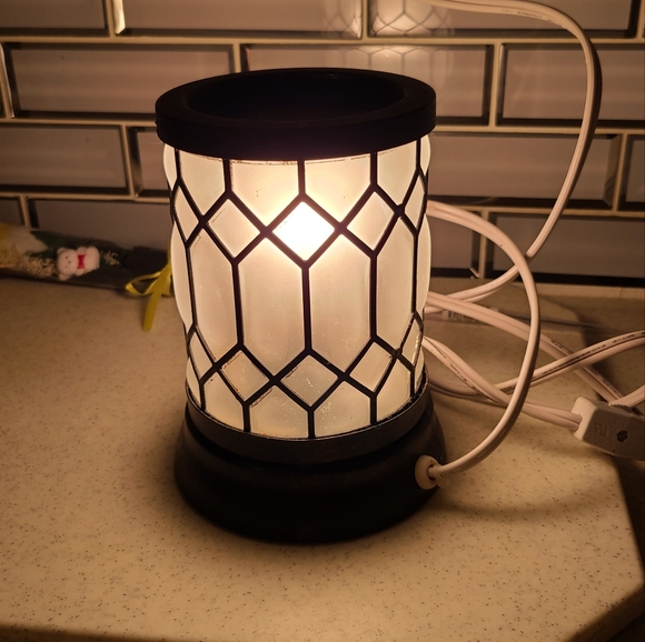 Vintage Other - Elegant Black and White Wax Warmer For SALE